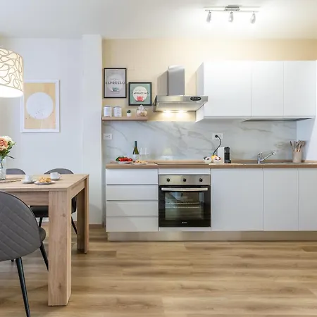 Sunlit Heaven 公寓